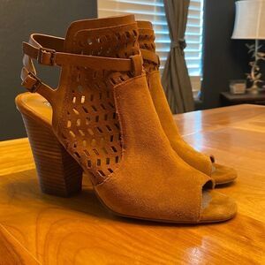 BCBGeneration block heel bootie open toe‎